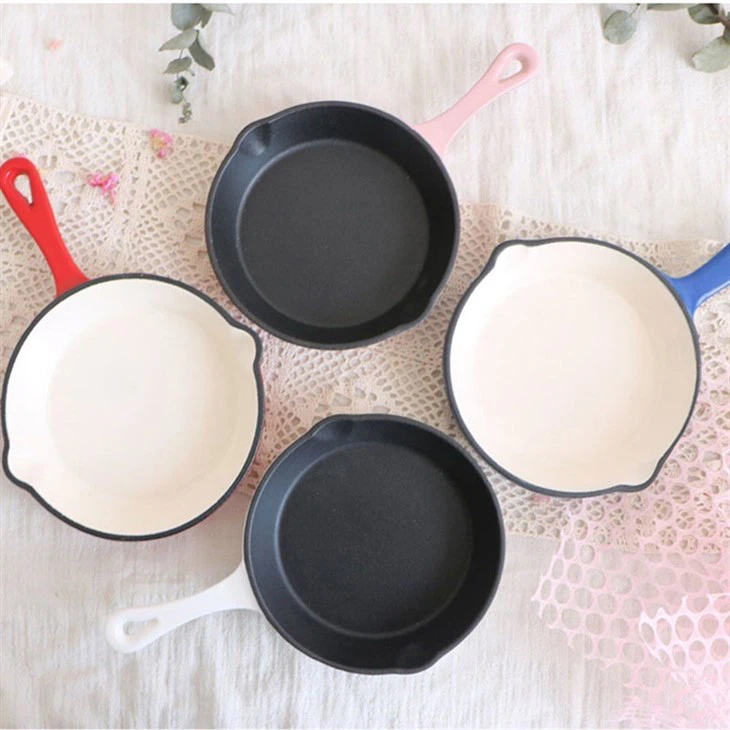 Элегантная чугунная сковорода